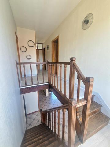 Maison familiale spacieuse au calme avec 5 chambres, 2 salles de bain !