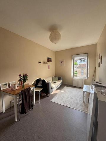 BORDEAUX - Barrière de Toulouse - Appartement T2 - 31m2 - Vendu loué et meublé - Immeuble en pierres