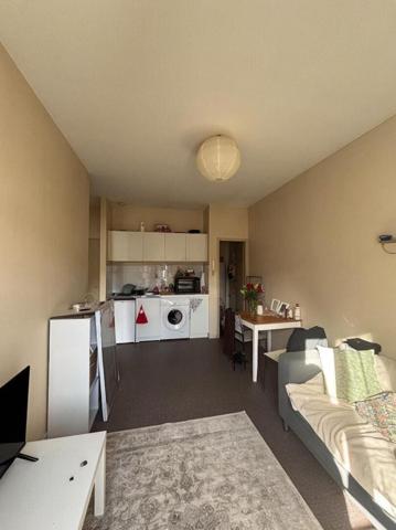 BORDEAUX - Barrière de Toulouse - Appartement T2 - 31m2 - Vendu loué et meublé - Immeuble en pierres