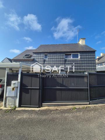 Maison fonctionnelle proche des plages avec jardin clôturé, ouvertures neuves et radiateurs neufs.