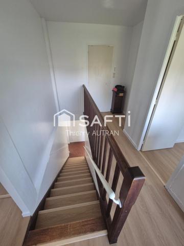 Maison fonctionnelle proche des plages avec jardin clôturé, ouvertures neuves et radiateurs neufs.