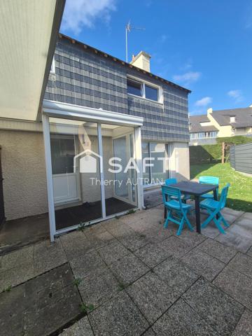 Maison fonctionnelle proche des plages avec jardin clôturé, ouvertures neuves et radiateurs neufs.