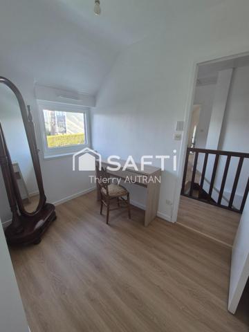 Maison fonctionnelle proche des plages avec jardin clôturé, ouvertures neuves et radiateurs neufs.