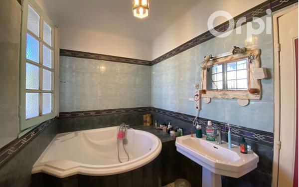 Maison à vendre    4 pièces •  Arles