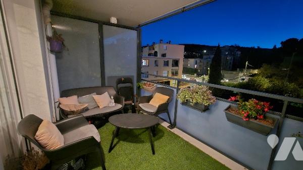 T3 récent, lumineux en étage élevé, avec parking et commodités à deux pas : une opportunité rare !