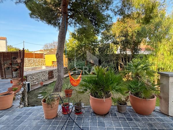 LES PENNES MIRABEAU - Maison T4 de 137m2 + dépendance, piscine et garage