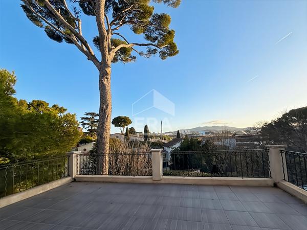 LES PENNES MIRABEAU - Maison T4 de 137m2 + dépendance, piscine et garage