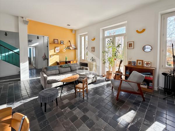 LES PENNES MIRABEAU - Maison T4 de 137m2 + dépendance, piscine et garage