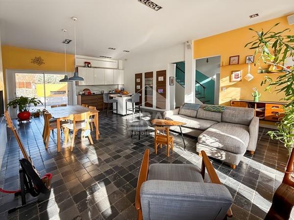 LES PENNES MIRABEAU - Maison T4 de 137m2 + dépendance, piscine et garage