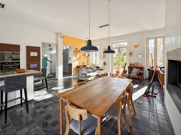 LES PENNES MIRABEAU - Maison T4 de 137m2 + dépendance, piscine et garage