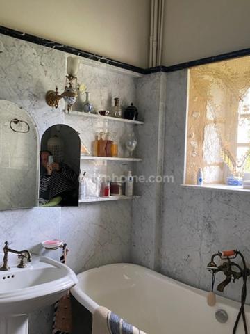 Magnifique maison de Maître, à vendre, 6 pièces SAINT ASTIER (24) avec vues, sur plus de 17 ha de terrain arboré et vallonné.