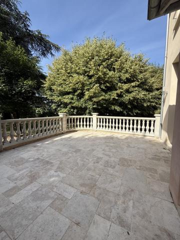 Maison lumineuse avec jardin