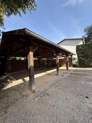 Maison lumineuse avec jardin