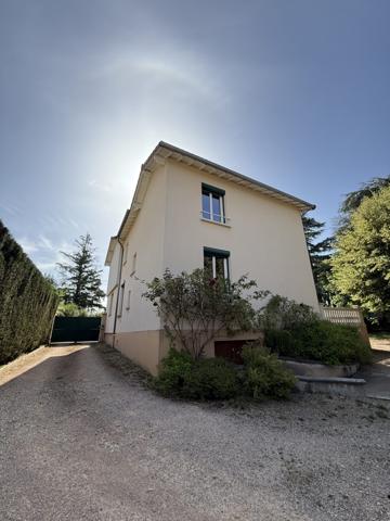 Maison lumineuse avec jardin