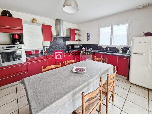 Maison de plain-pied 140 m² ,6 pièces, garage, dépendance et jardin