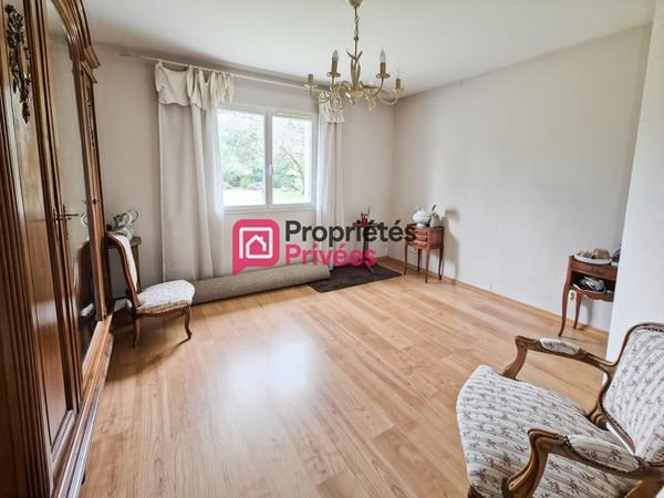 Maison de plain-pied 140 m² ,6 pièces, garage, dépendance et jardin