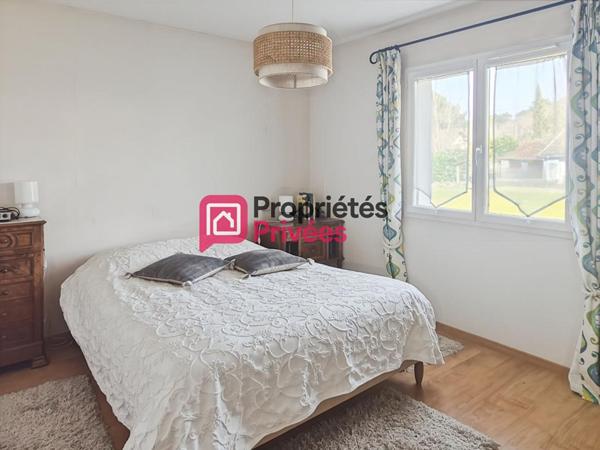 Maison de plain-pied 140 m² ,6 pièces, garage, dépendance et jardin