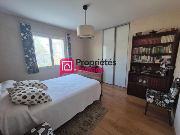 Maison de plain-pied 140 m² ,6 pièces, garage, dépendance et jardin