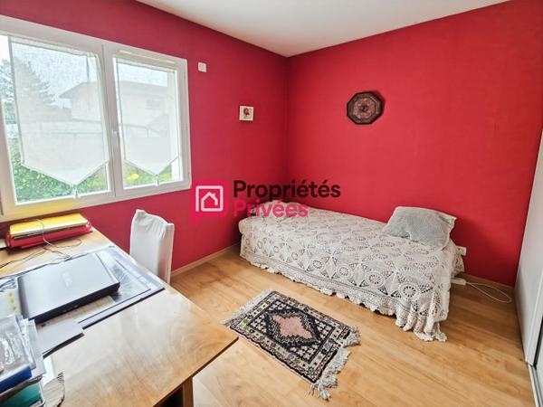 Maison de plain-pied 140 m² ,6 pièces, garage, dépendance et jardin