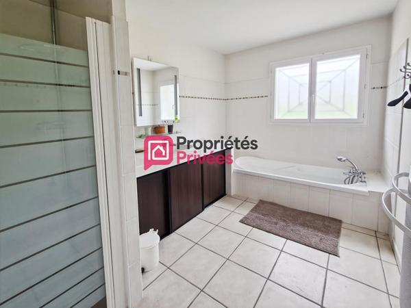 Maison de plain-pied 140 m² ,6 pièces, garage, dépendance et jardin