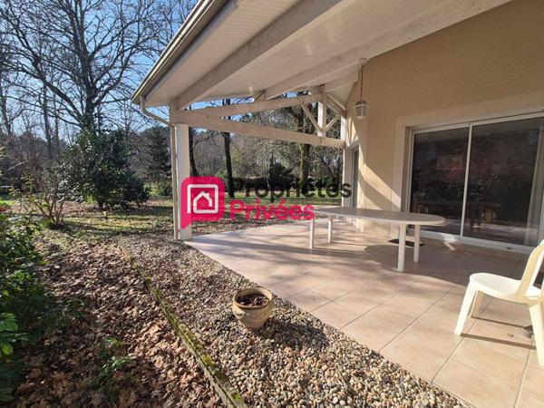 Maison de plain-pied 140 m² ,6 pièces, garage, dépendance et jardin