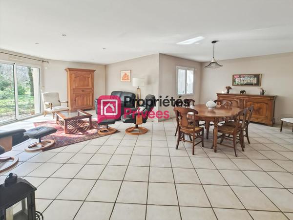 Maison de plain-pied 140 m² ,6 pièces, garage, dépendance et jardin