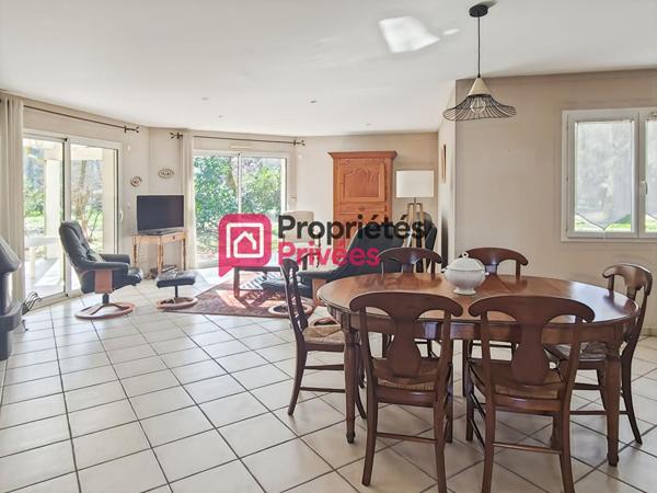 Maison de plain-pied 140 m² ,6 pièces, garage, dépendance et jardin