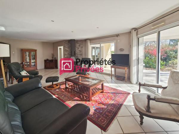 Maison de plain-pied 140 m² ,6 pièces, garage, dépendance et jardin