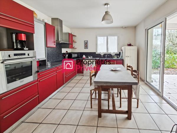 Maison de plain-pied 140 m² ,6 pièces, garage, dépendance et jardin