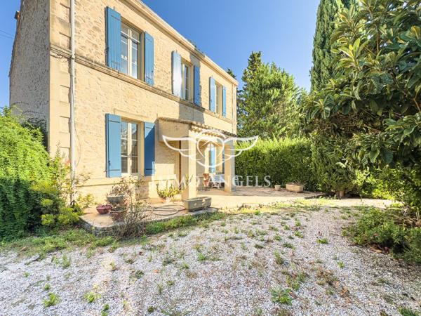Propriété maison de maître + habitation et annexes; A rénover