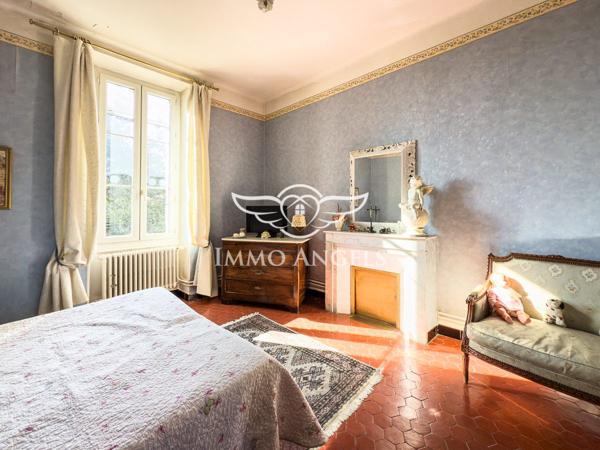 Propriété maison de maître + habitation et annexes; A rénover