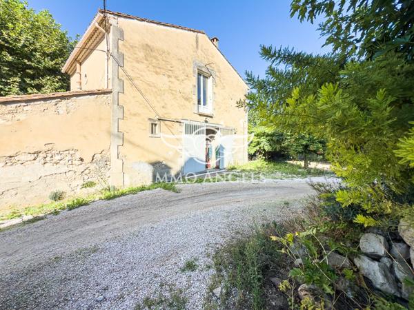 Propriété maison de maître + habitation et annexes; A rénover