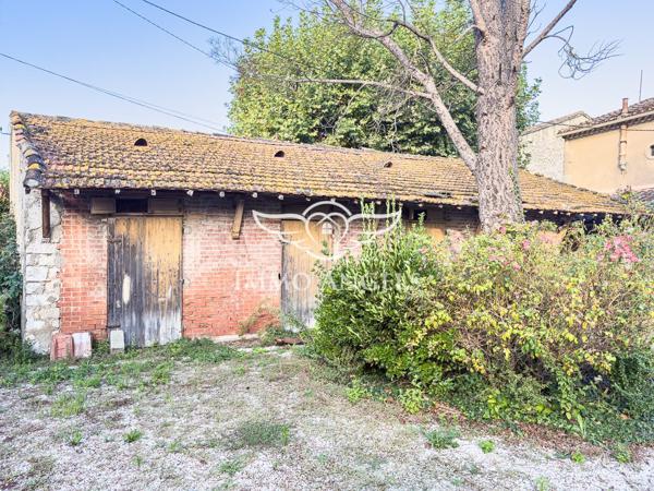 Propriété maison de maître + habitation et annexes; A rénover