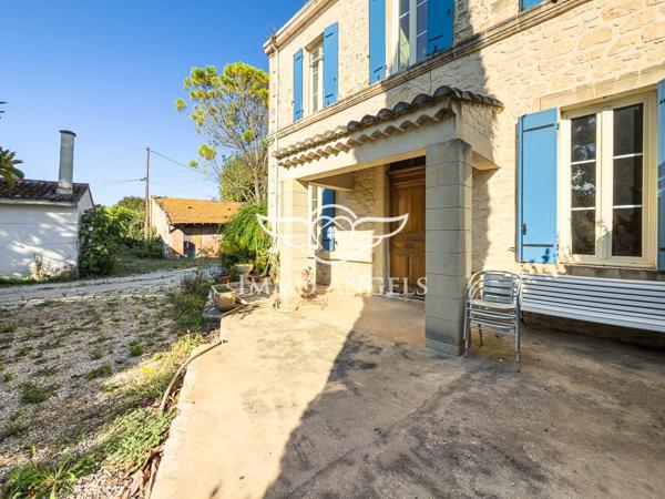 Propriété maison de maître + habitation et annexes; A rénover