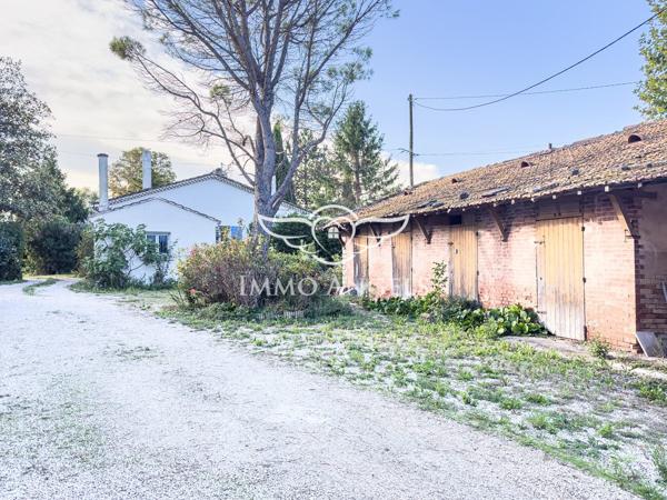 Propriété maison de maître + habitation et annexes; A rénover