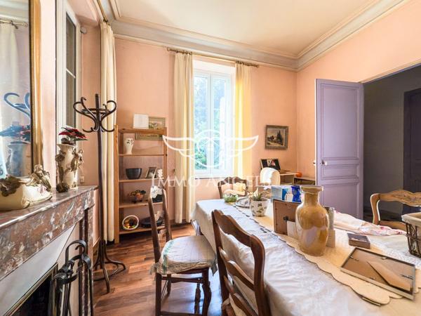 Propriété maison de maître + habitation et annexes; A rénover