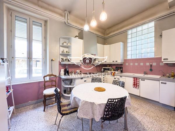 Propriété maison de maître + habitation et annexes; A rénover