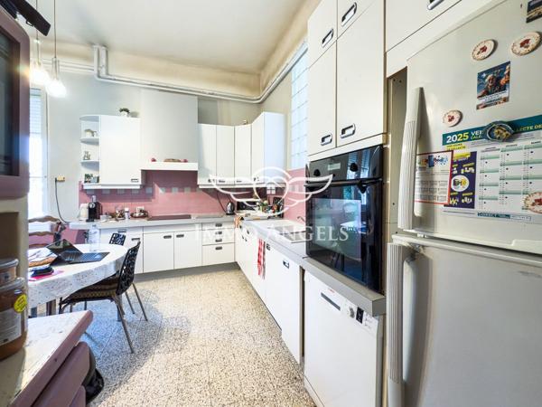 Propriété maison de maître + habitation et annexes; A rénover