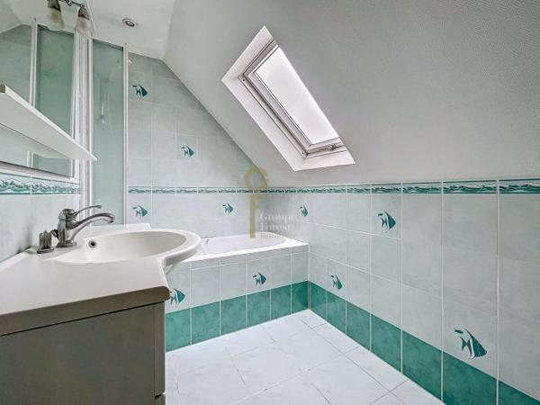 Maison mitoyenne 1 côté Tourcoing Secteur Tourcoing-Neuville en Ferrain 136 m²