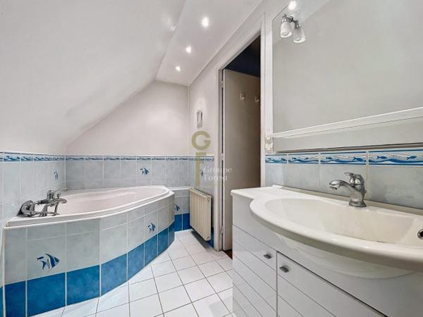 Maison mitoyenne 1 côté Tourcoing Secteur Tourcoing-Neuville en Ferrain 136 m²