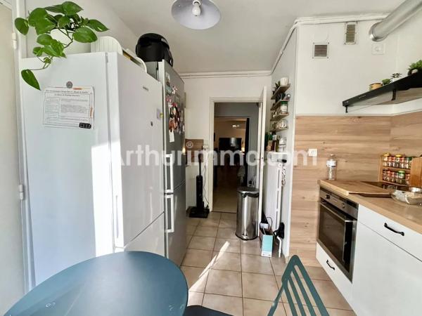 Vente                                                      Appartement
                        
                     3 pièces                      79 m2                     à Béziers
