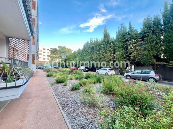 Vente                                                      Appartement
                        
                     3 pièces                      79 m2                     à Béziers