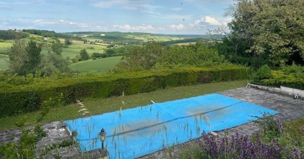 Maison de campagne avec grand terrain et piscine
