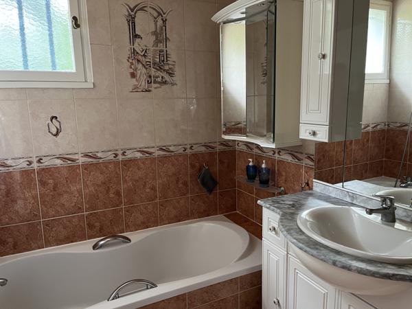 L'Haÿ-les-Roses (94240) Maison divisible de 183 m2 sur Terrain de 755 m2. 2 entrées distinctes