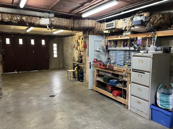 L'Haÿ-les-Roses (94240) Maison divisible de 183 m2 sur Terrain de 755 m2. 2 entrées distinctes