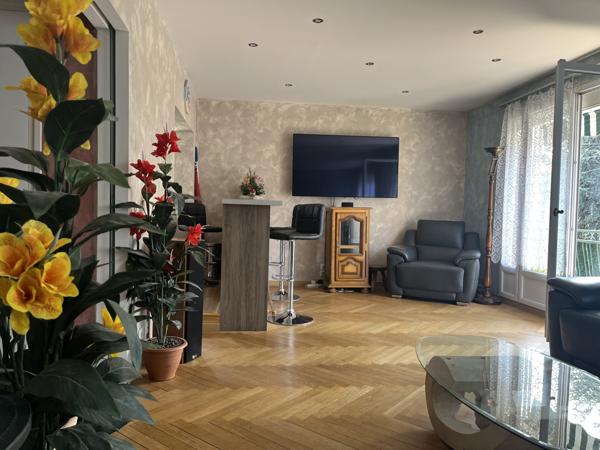 L'Haÿ-les-Roses (94240) Maison divisible de 183 m2 sur Terrain de 755 m2. 2 entrées distinctes