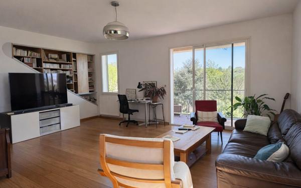 Maison à vendre    6 pièces •  Saint-Geniès-Bellevue