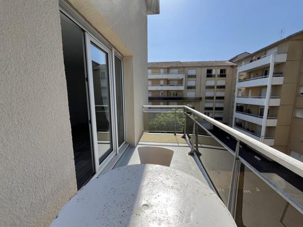 Appartement à louer 520 € CC Pau 1 pièce 26 m² DPE B