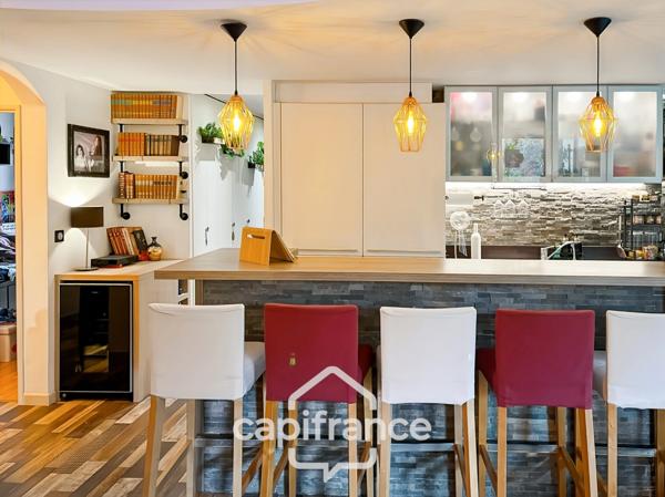 Appartement à vendre 4 pièces LA SEYNE SUR MER (83), grand T4 de 81m2 - Loggia - Garage et Cave.