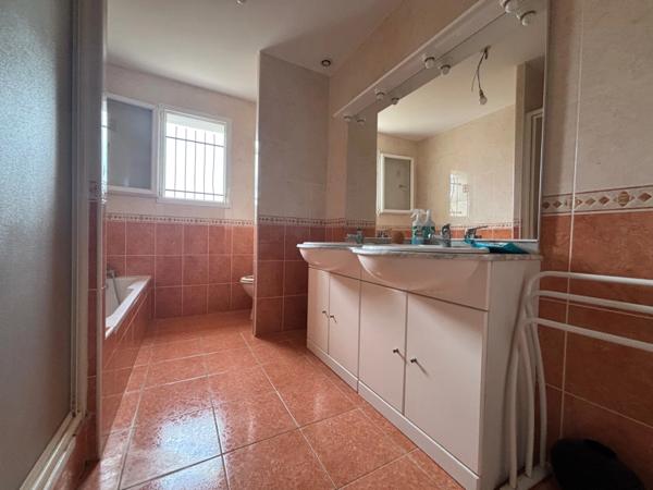 MEZE (34) A VENDRE MAISON P5, SURFACE 120 M2, TERRAIN 330 M2, SECTEUR CALME, PROCHE MER